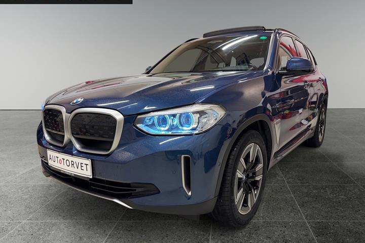 Blå BMW iX3 fra 2021