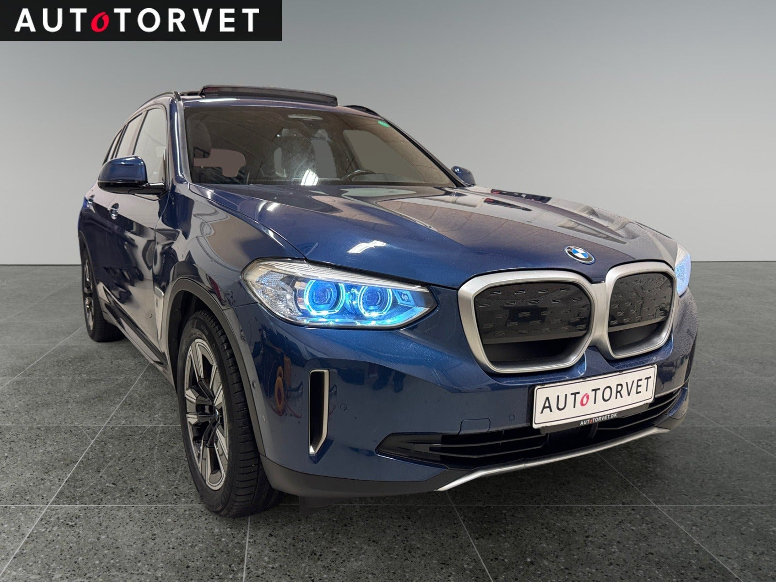 Blå BMW iX3 fra 2021
