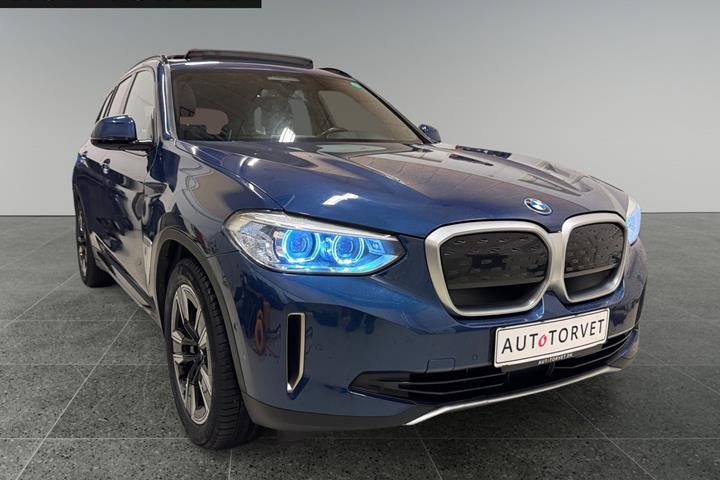 Blå BMW iX3 fra 2021