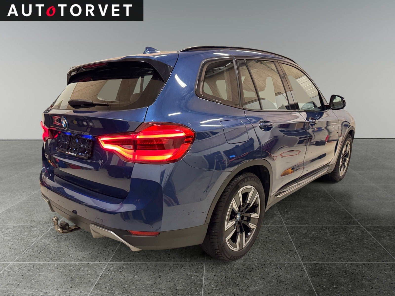 Blå BMW iX3 fra 2021