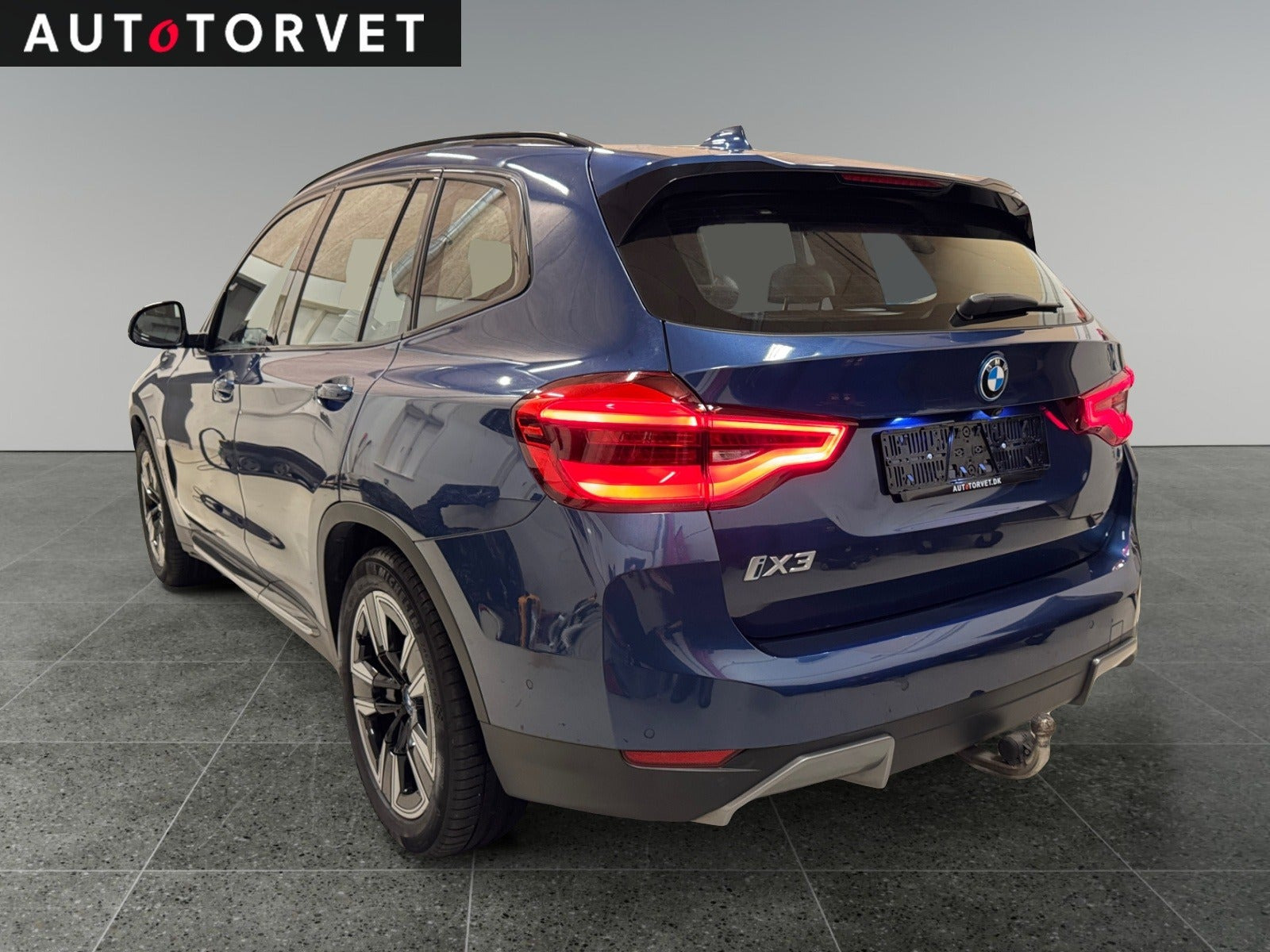 Blå BMW iX3 fra 2021