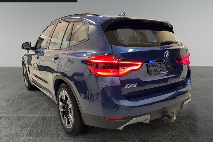 Blå BMW iX3 fra 2021