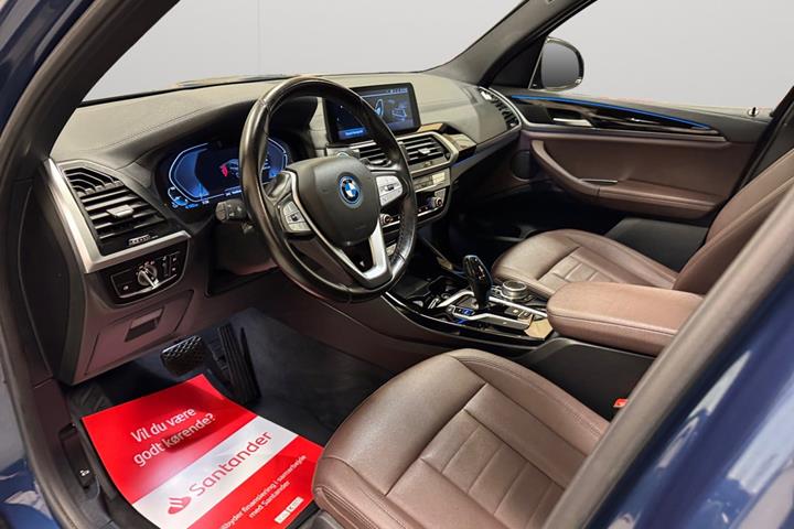Blå BMW iX3 fra 2021