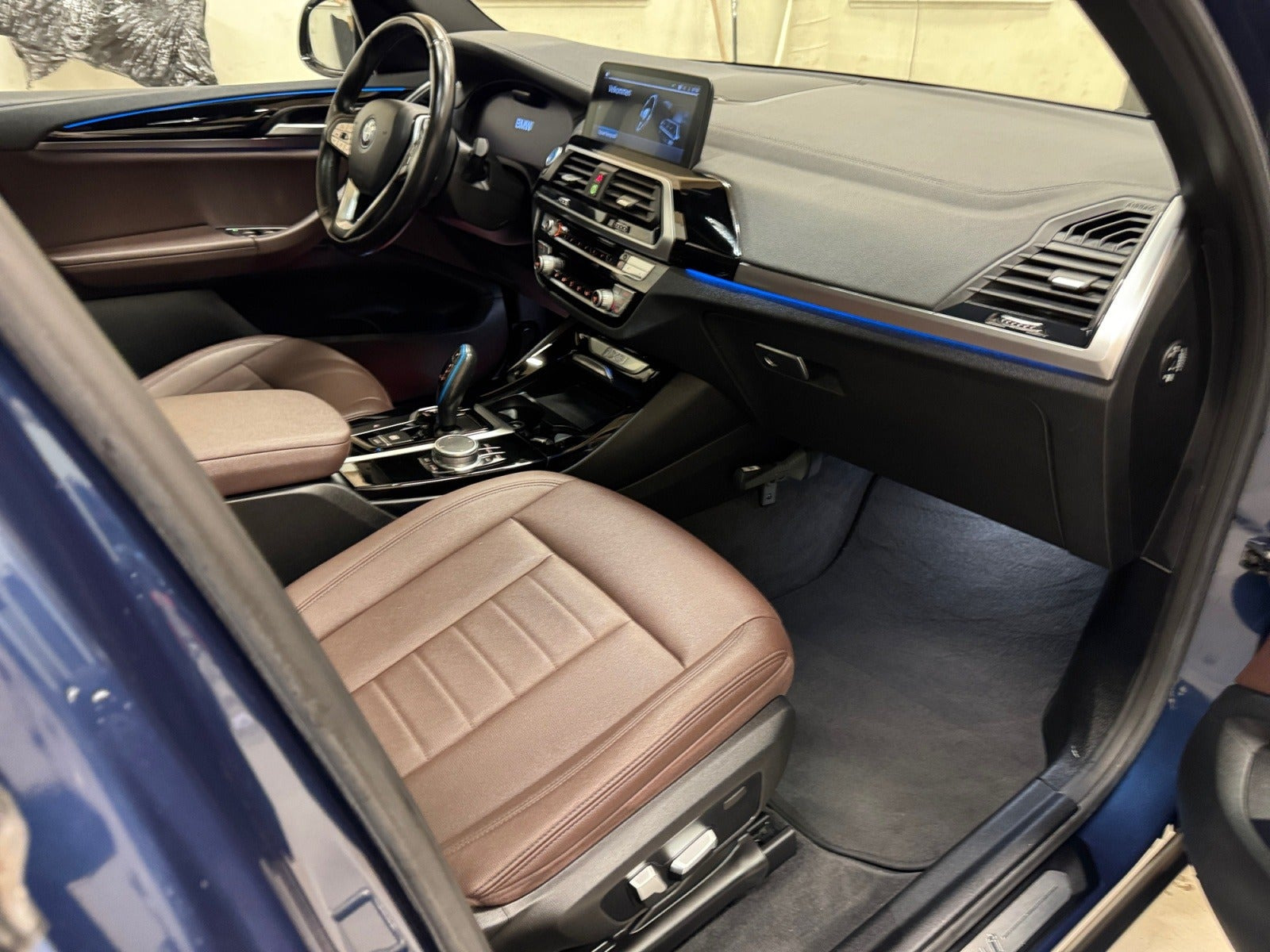Blå BMW iX3 fra 2021