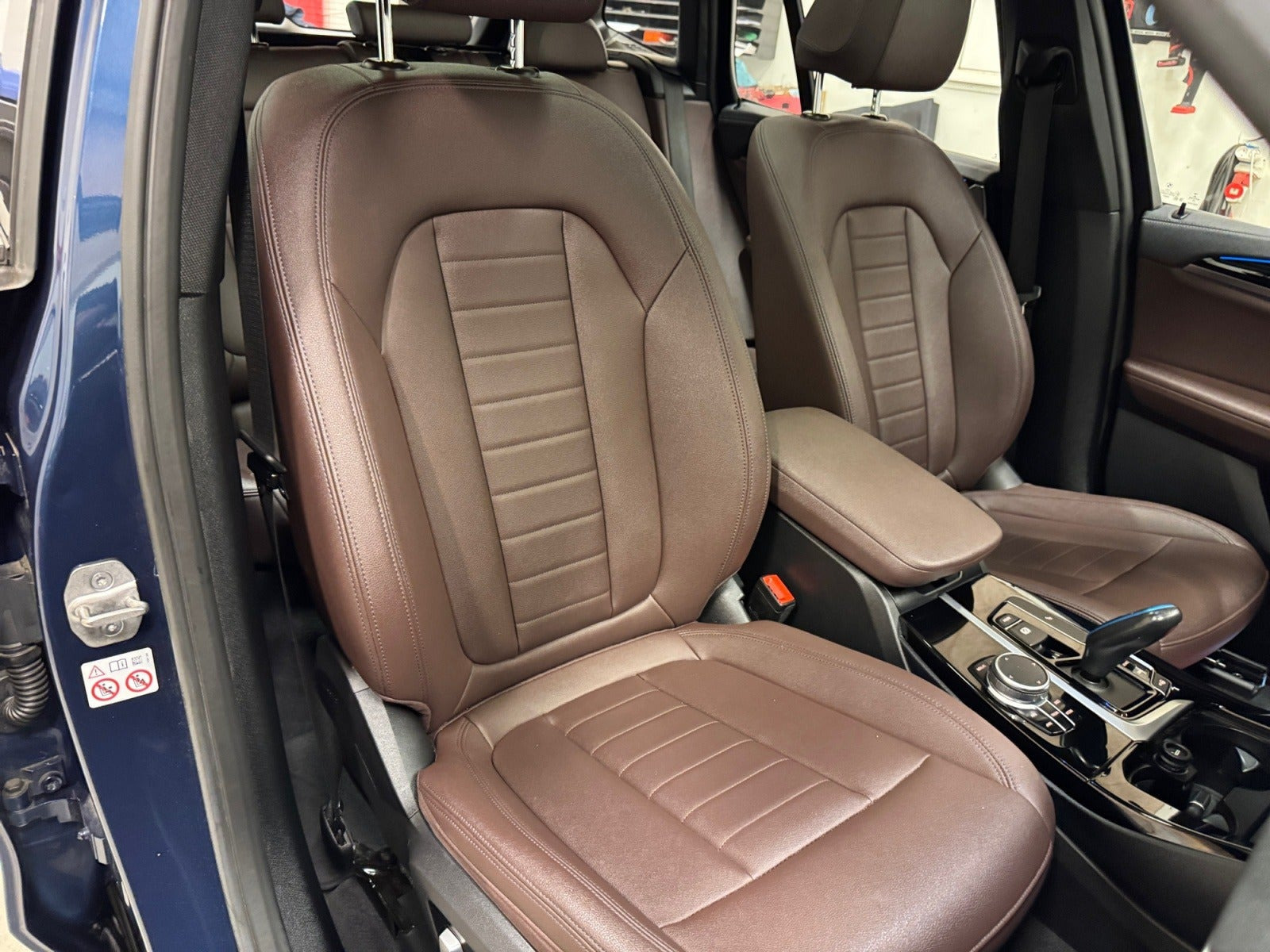 Blå BMW iX3 fra 2021