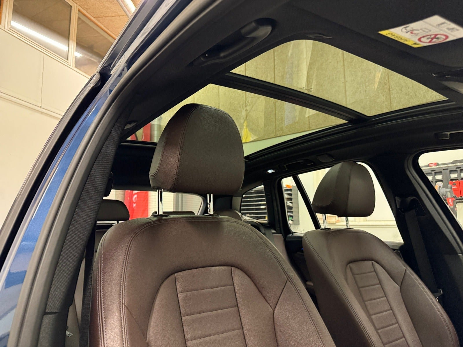 Blå BMW iX3 fra 2021