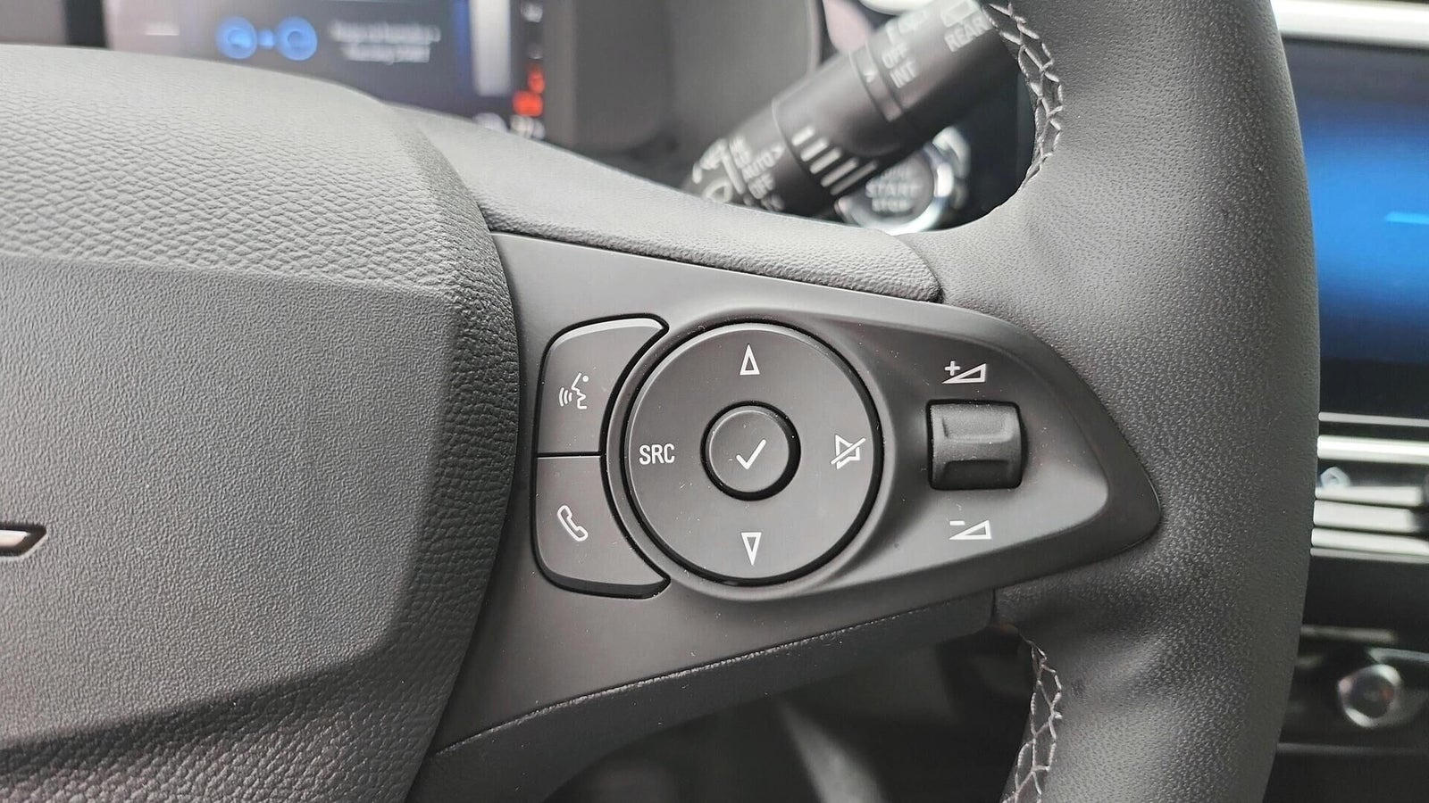 Grå Opel Corsa-e fra 2024