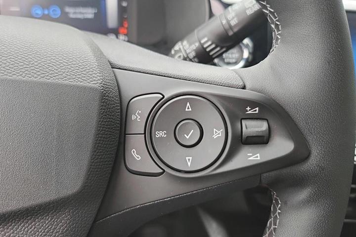 Grå Opel Corsa-e fra 2024