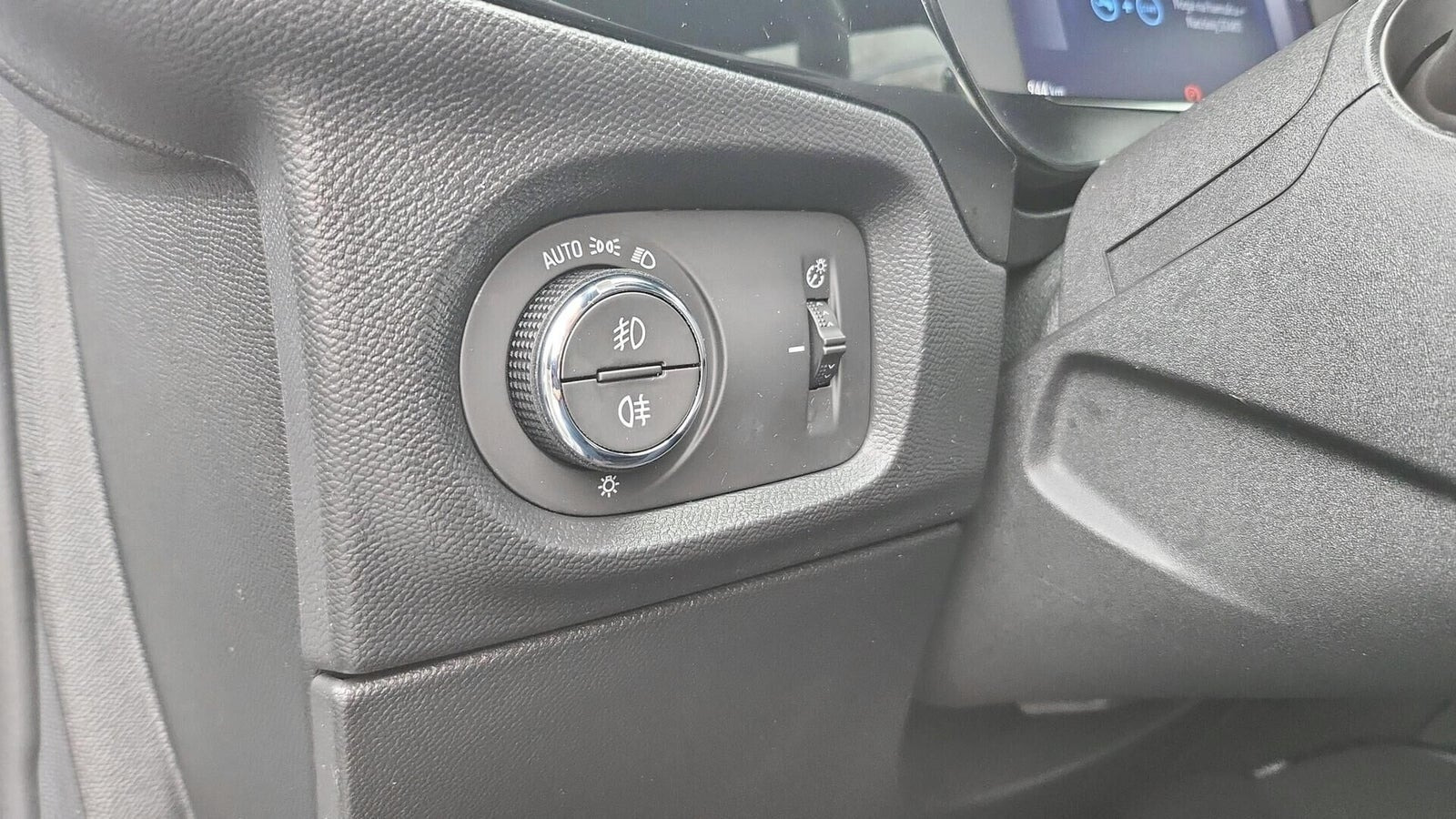 Grå Opel Corsa-e fra 2024