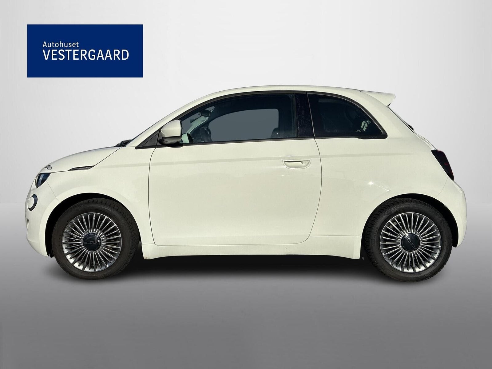 Hvid Fiat 500e fra 2023