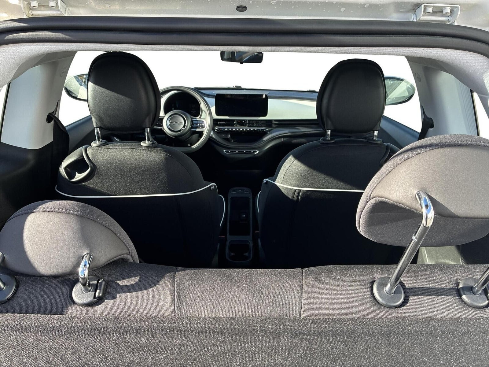 Hvid Fiat 500e fra 2023