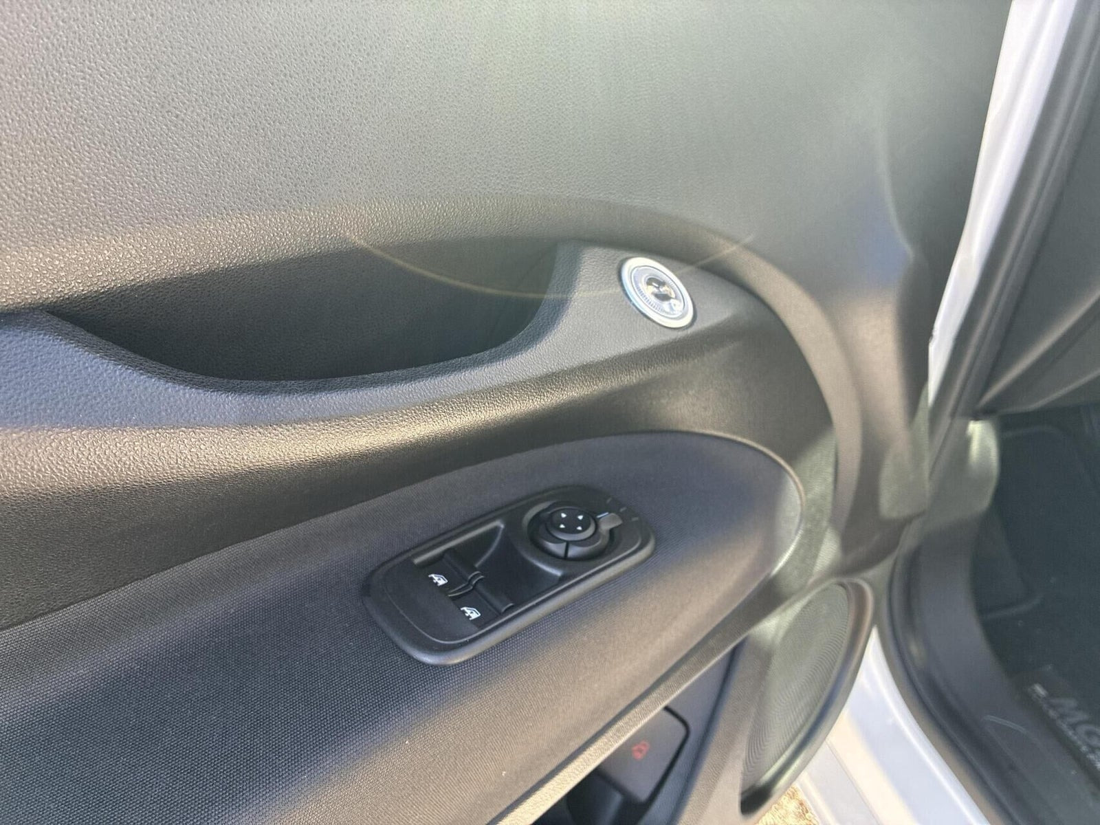 Hvid Fiat 500e fra 2023