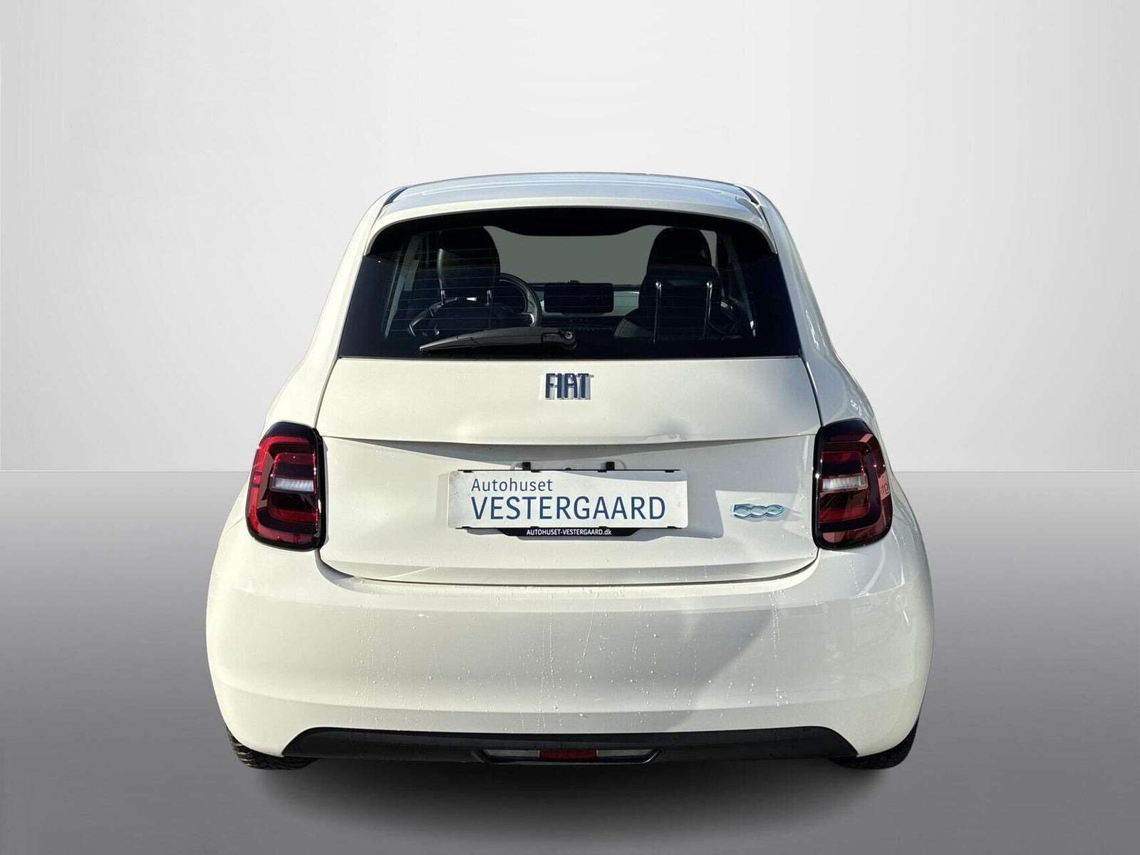 Hvid Fiat 500e fra 2023