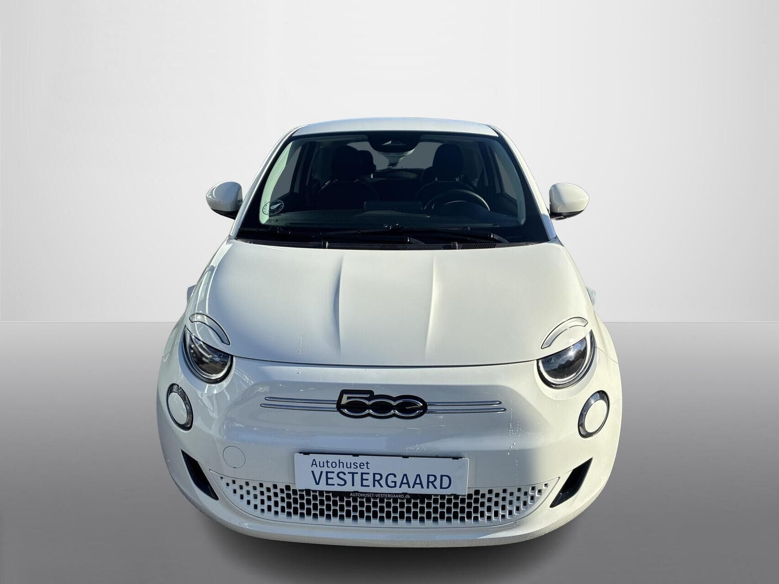 Hvid Fiat 500e fra 2023