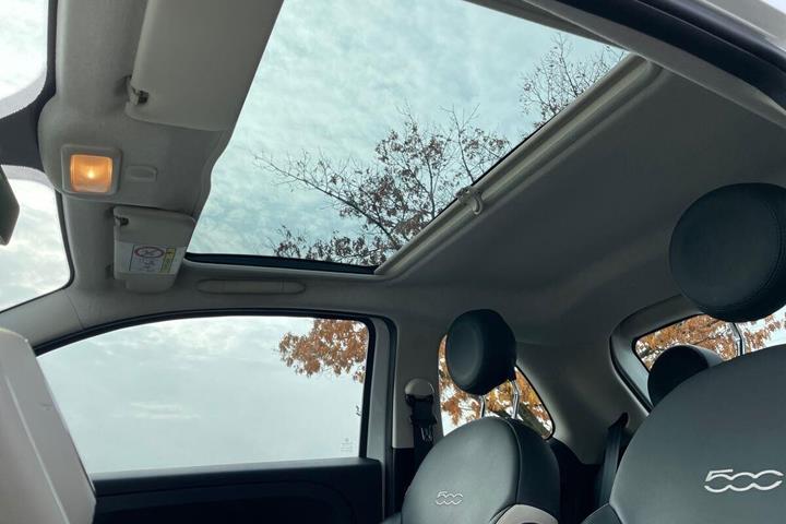 Hvid Fiat 500 fra 2018