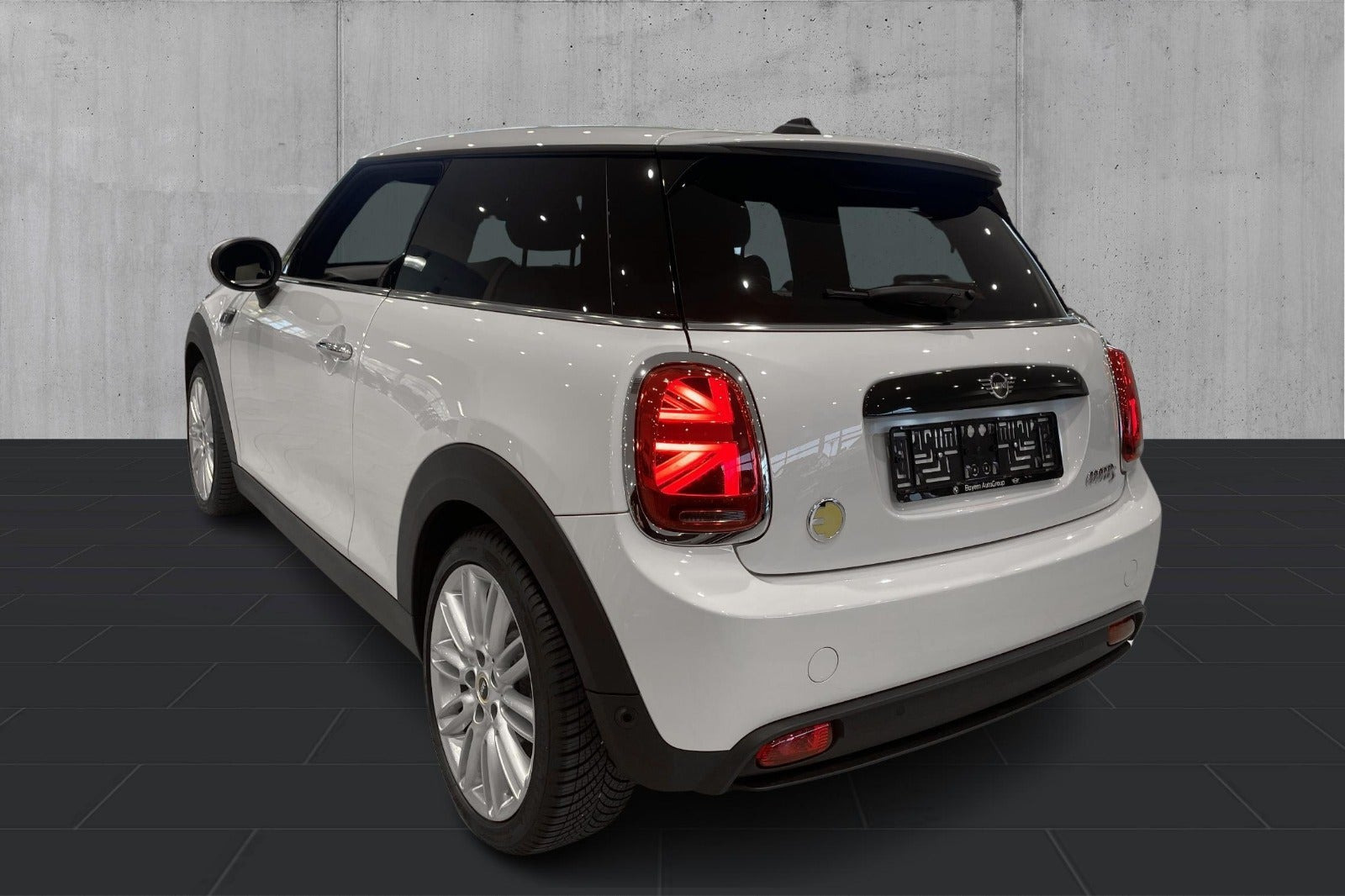 Hvid Mini Cooper SE fra 2023