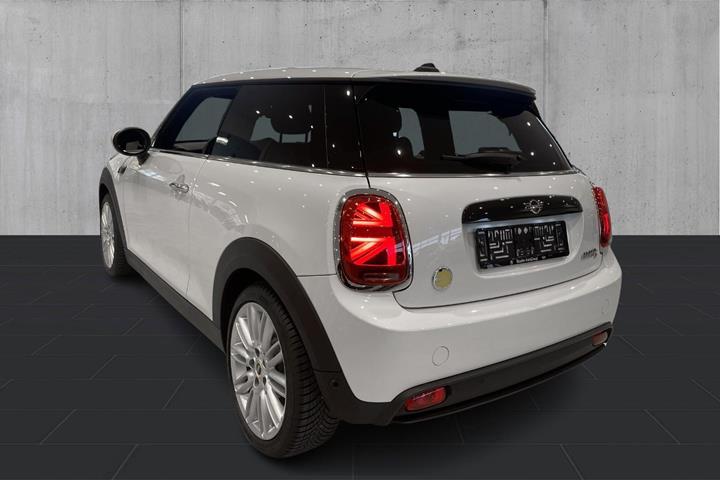 Hvid Mini Cooper SE fra 2023