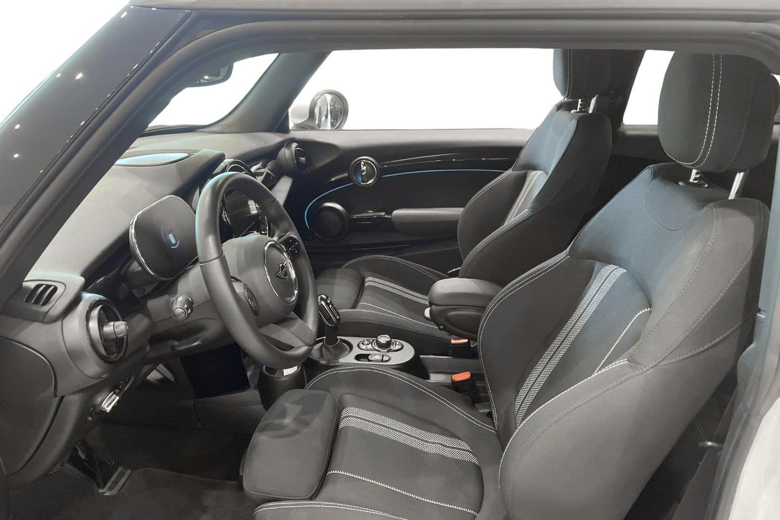 Hvid Mini Cooper SE fra 2023