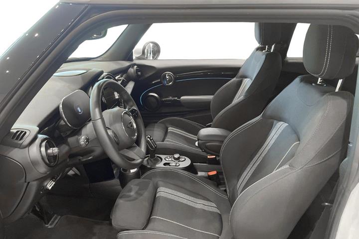 Hvid Mini Cooper SE fra 2023