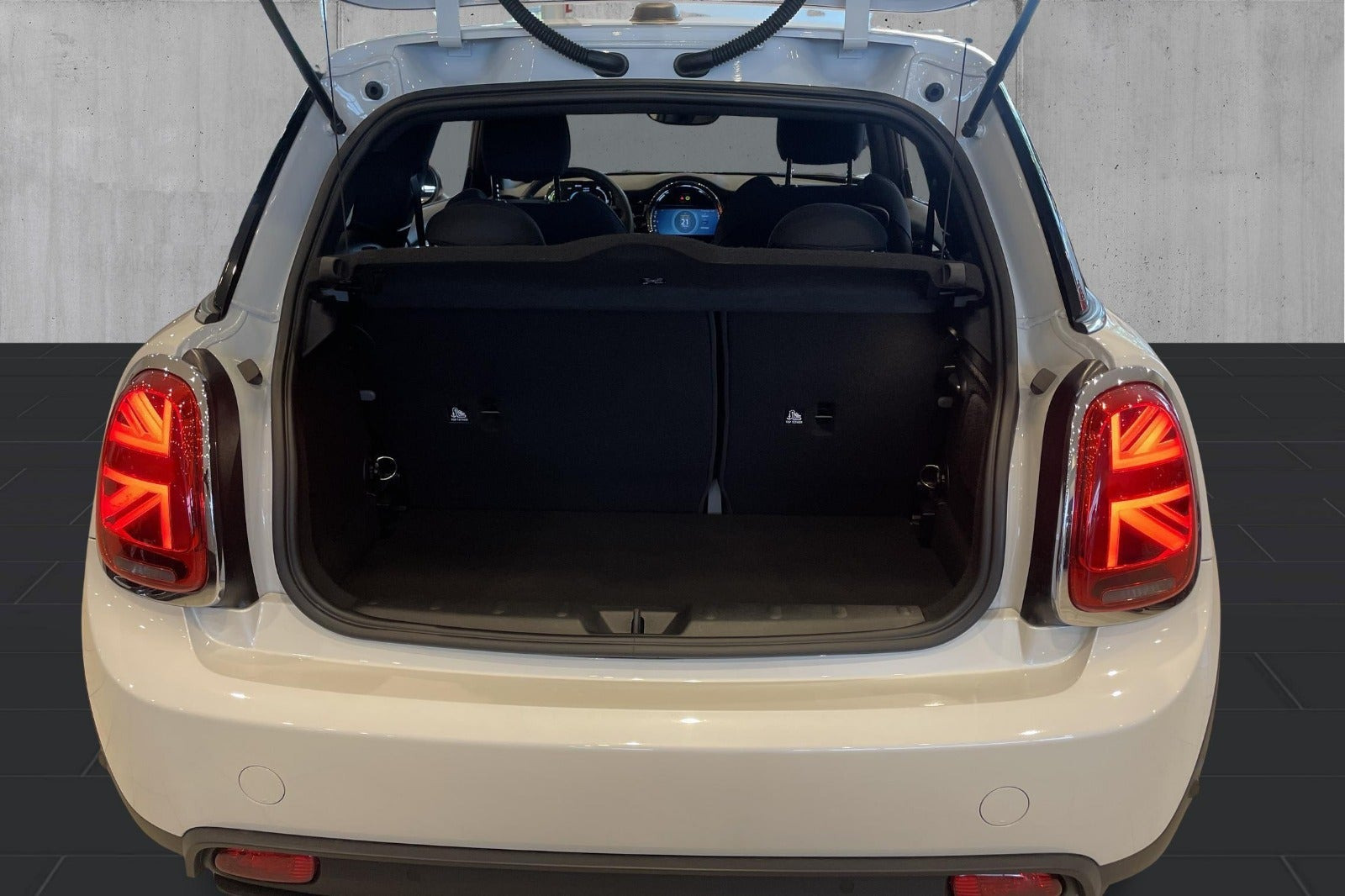Hvid Mini Cooper SE fra 2023