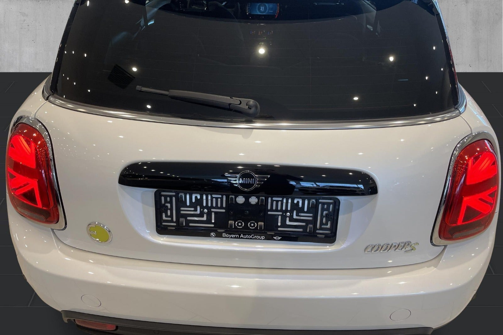 Hvid Mini Cooper SE fra 2023