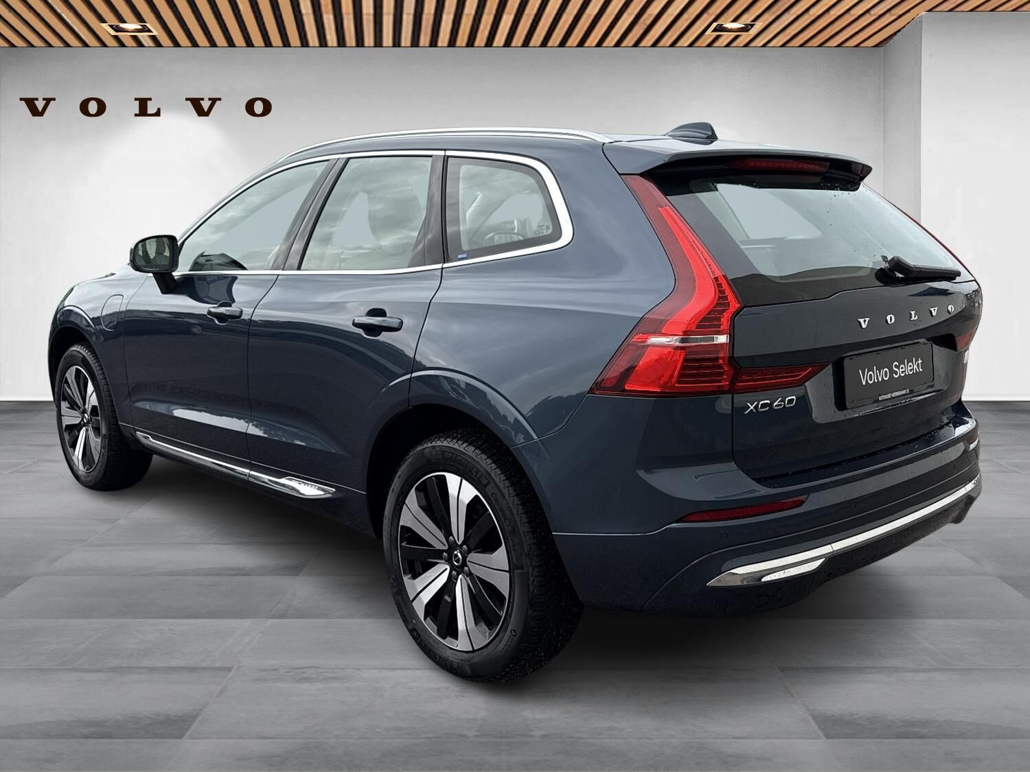 Blå Volvo XC60 fra 2023