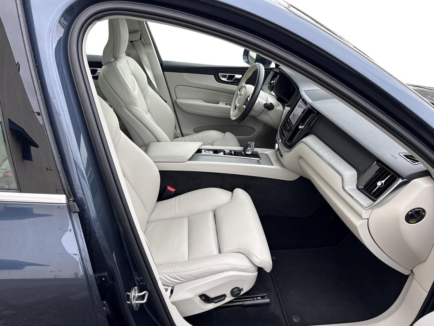 Blå Volvo XC60 fra 2023