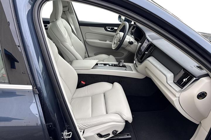 Blå Volvo XC60 fra 2023