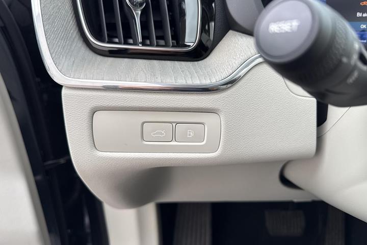 Blå Volvo XC60 fra 2023