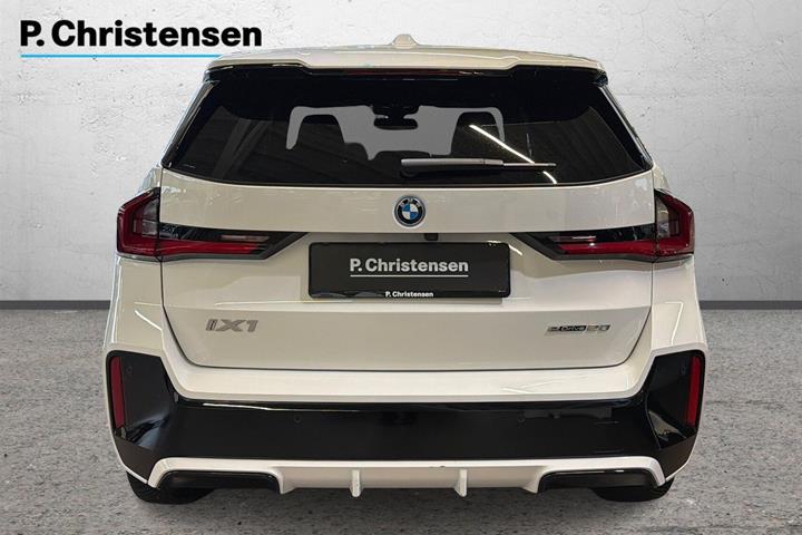 Hvid BMW iX1 fra 2024