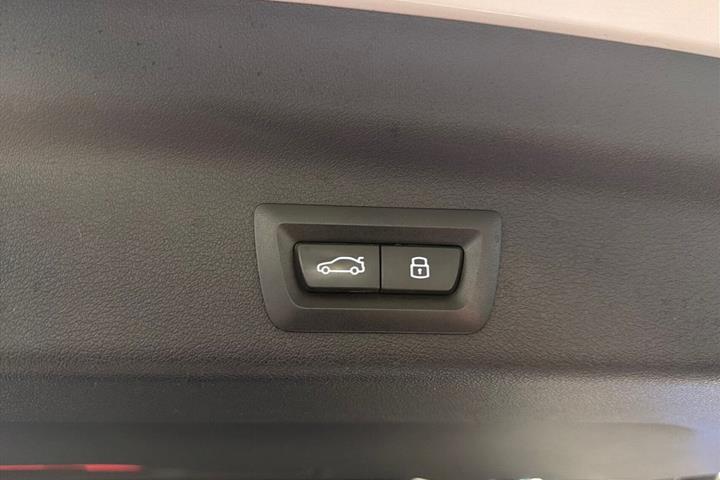 Hvid BMW iX1 fra 2024