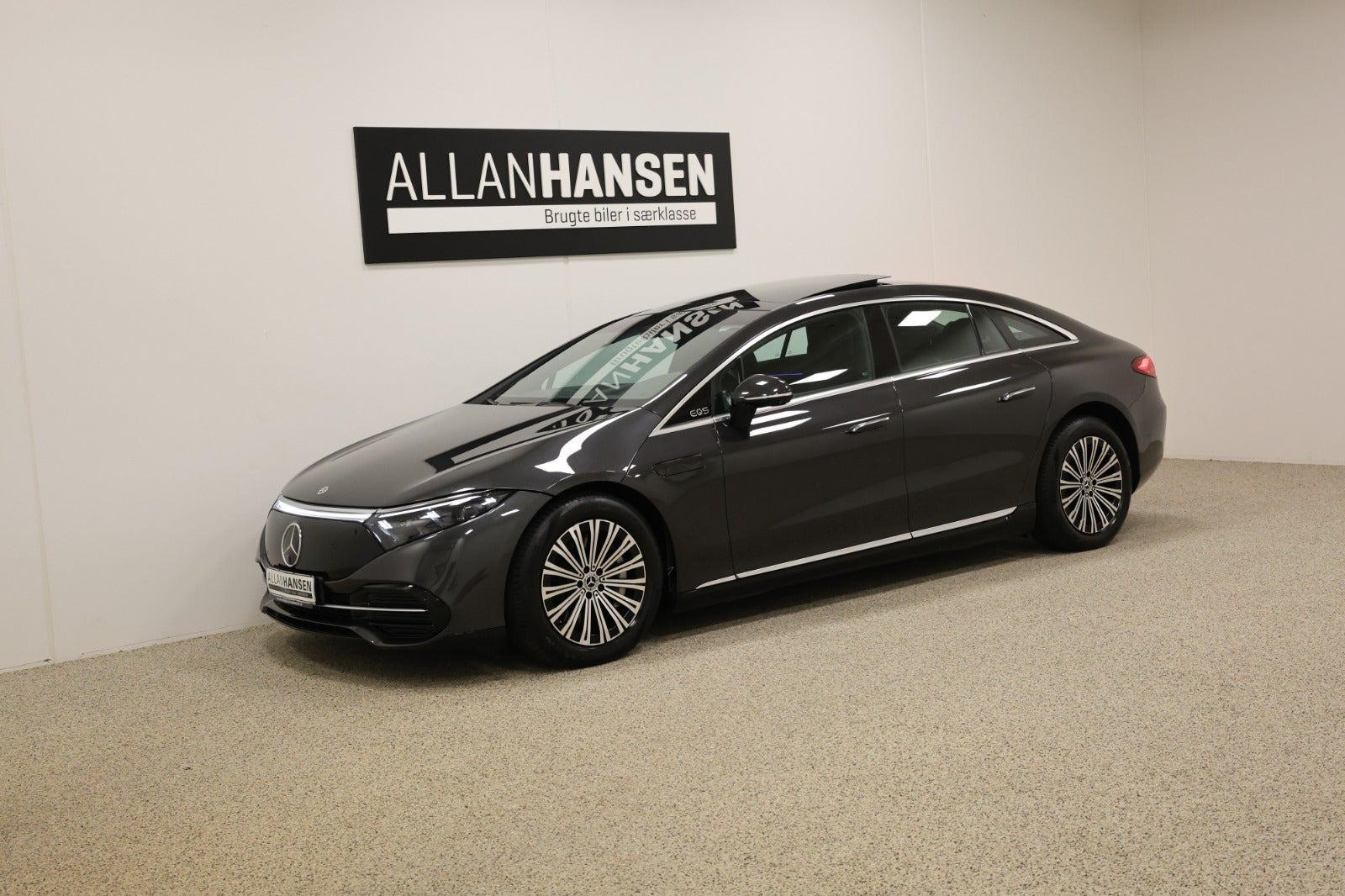 Grå Mercedes EQS580 fra 2022