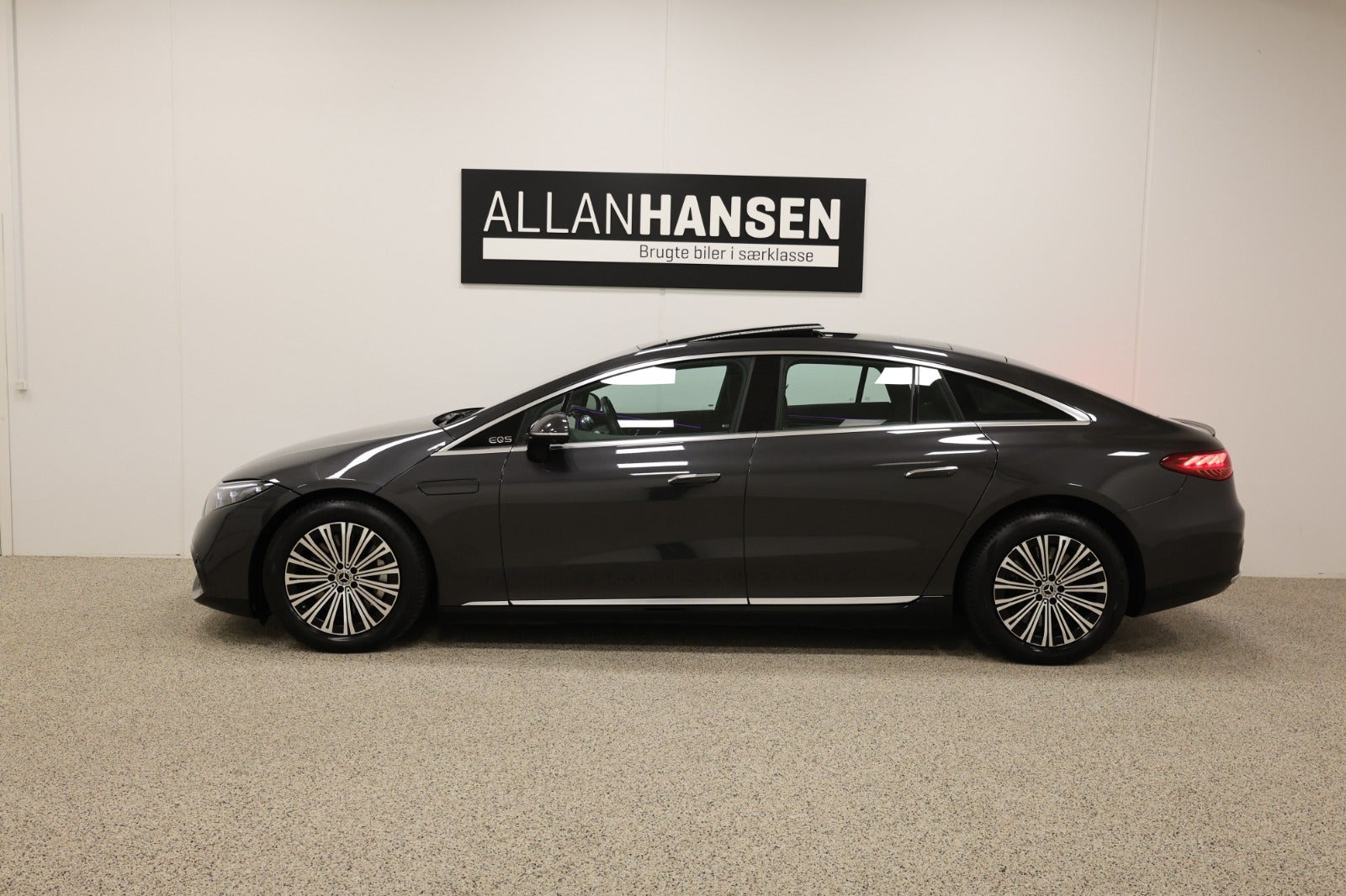Grå Mercedes EQS580 fra 2022
