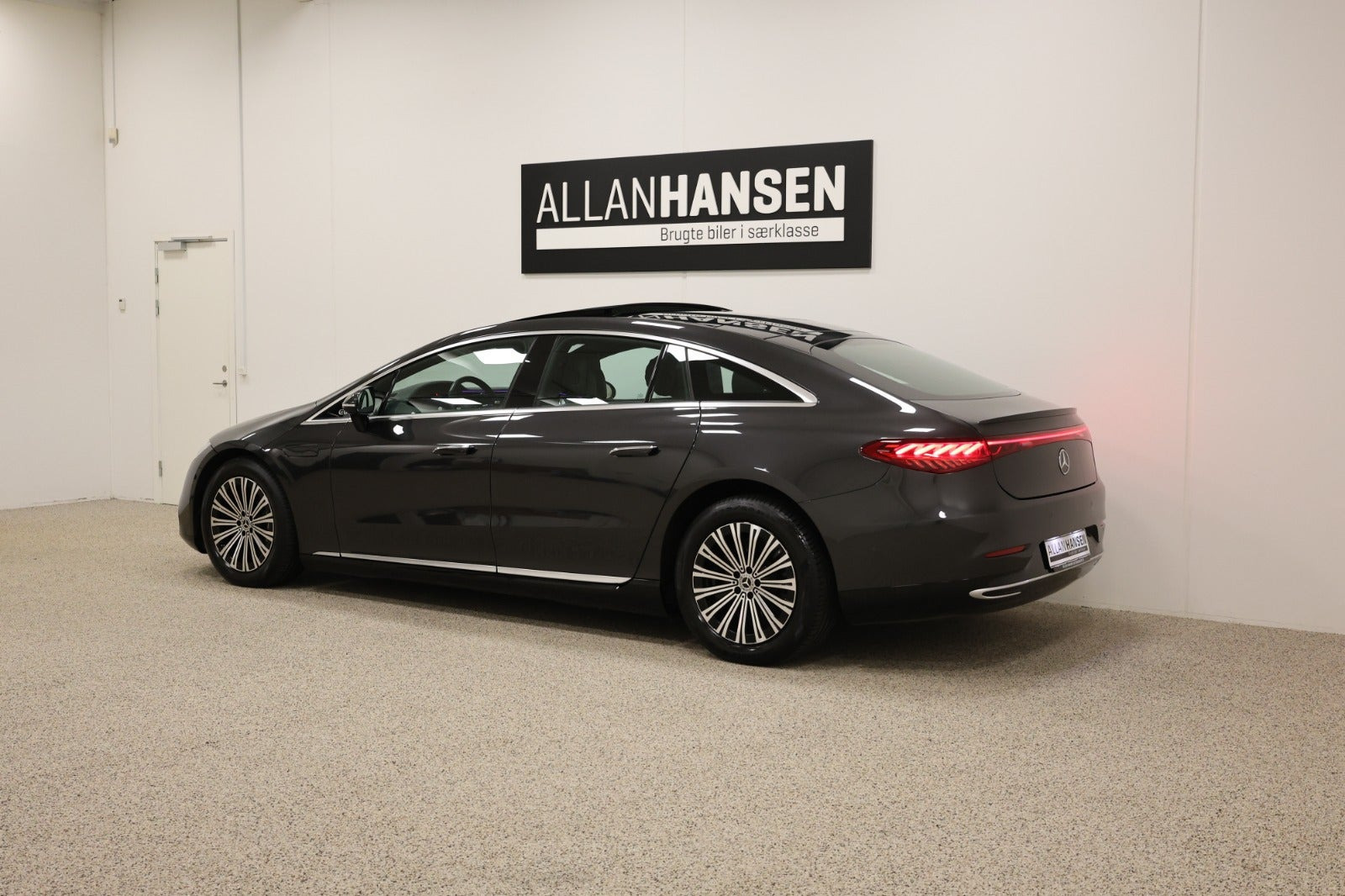 Grå Mercedes EQS580 fra 2022