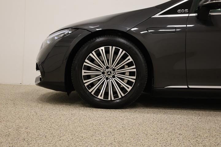 Grå Mercedes EQS580 fra 2022