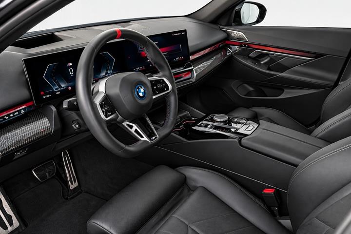 Grå BMW i5 fra 2024