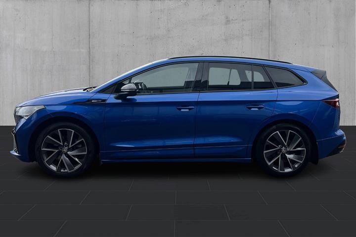 Blå Skoda Enyaq fra 2022