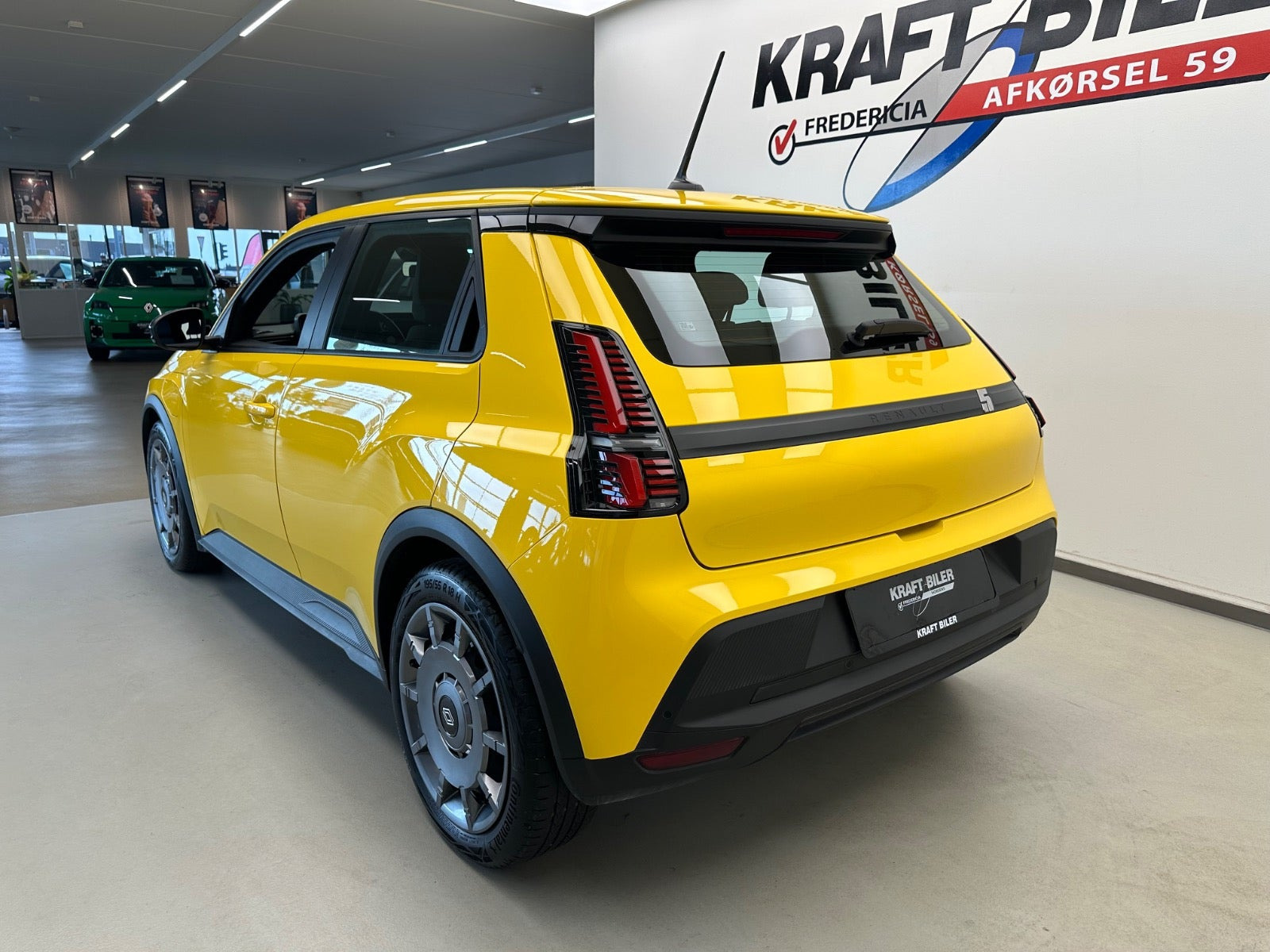 Gul Renault 5 E-Tech fra 2025