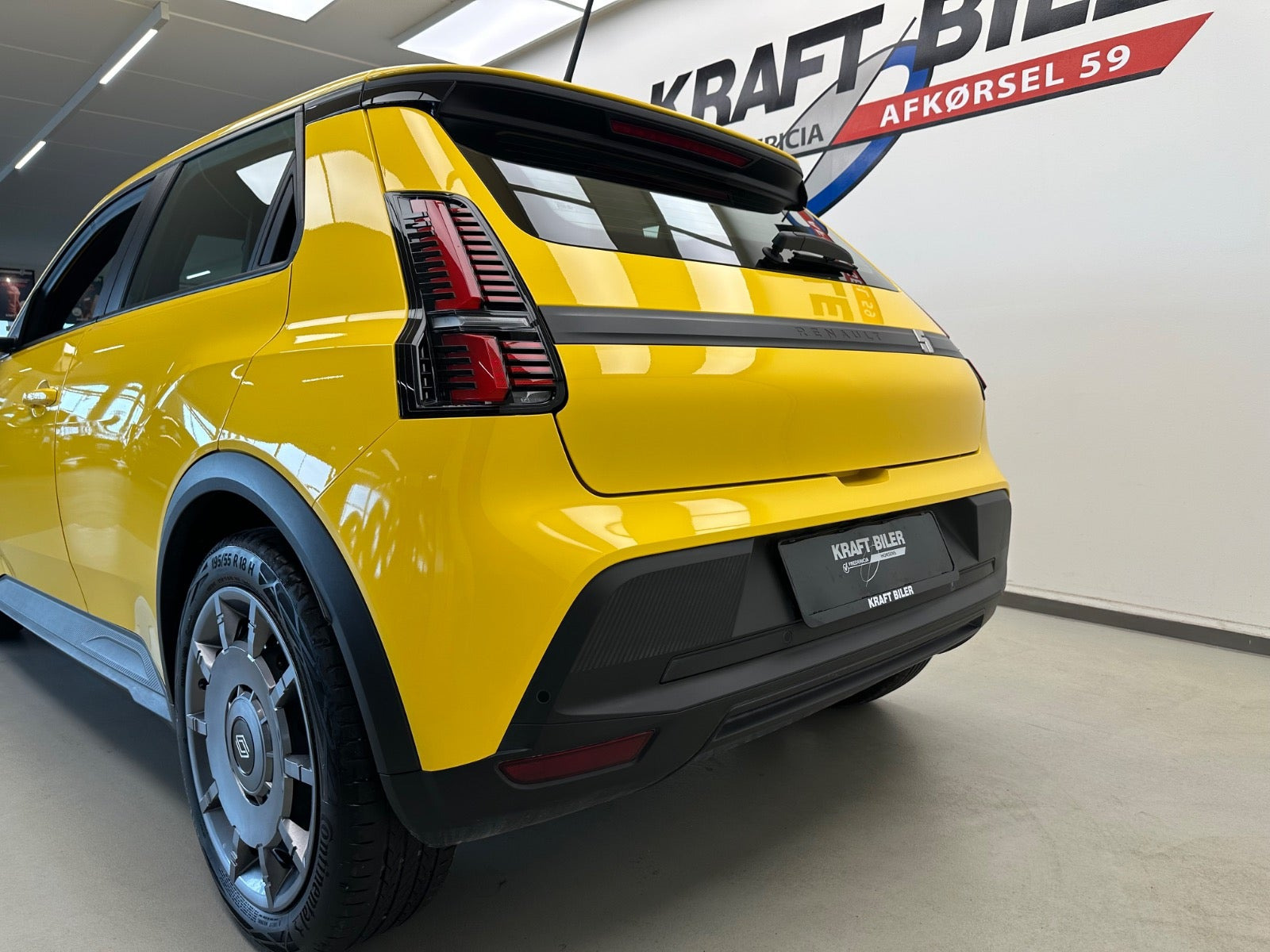 Gul Renault 5 E-Tech fra 2025