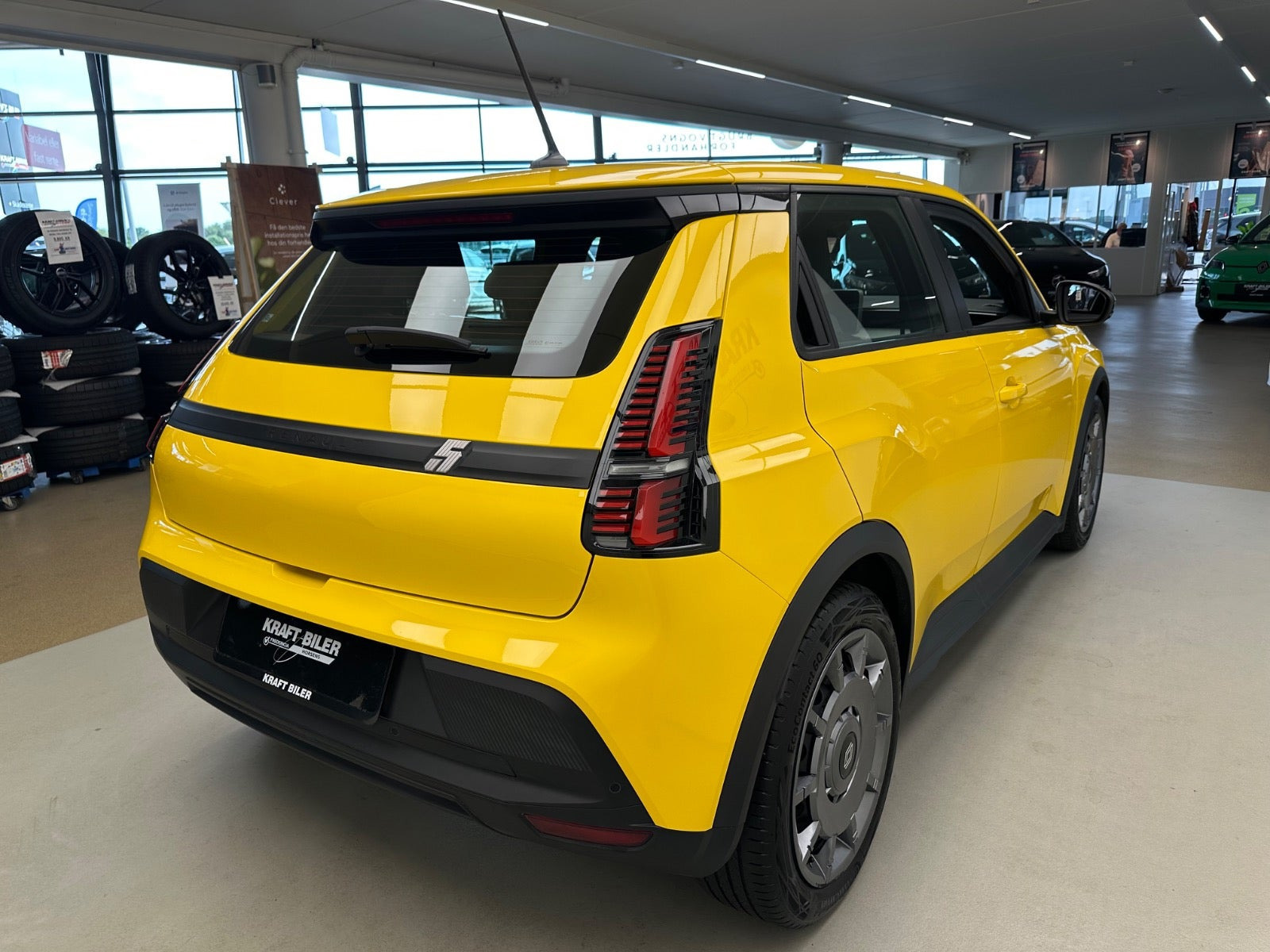 Gul Renault 5 E-Tech fra 2025