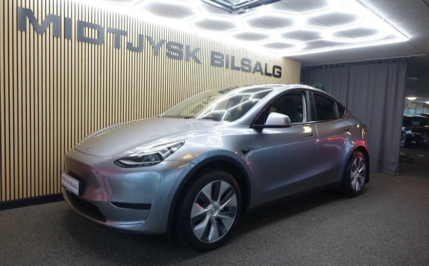 Tesla Model Y RWD