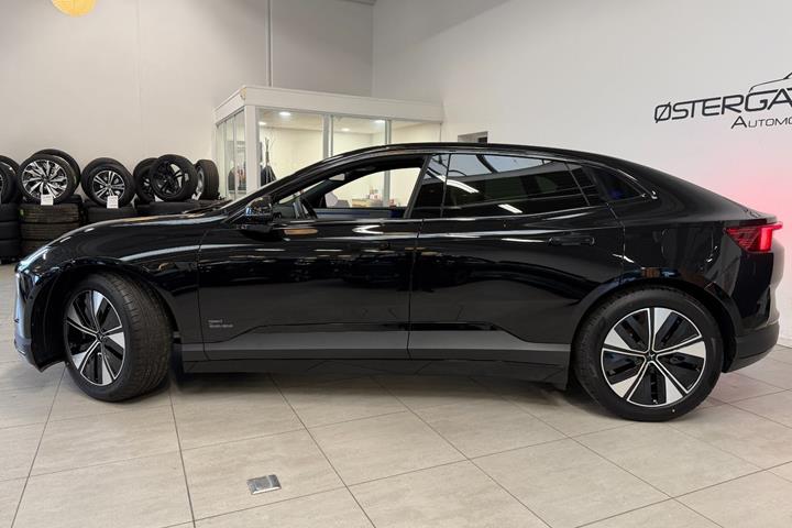 Sort Polestar 4 fra 2026