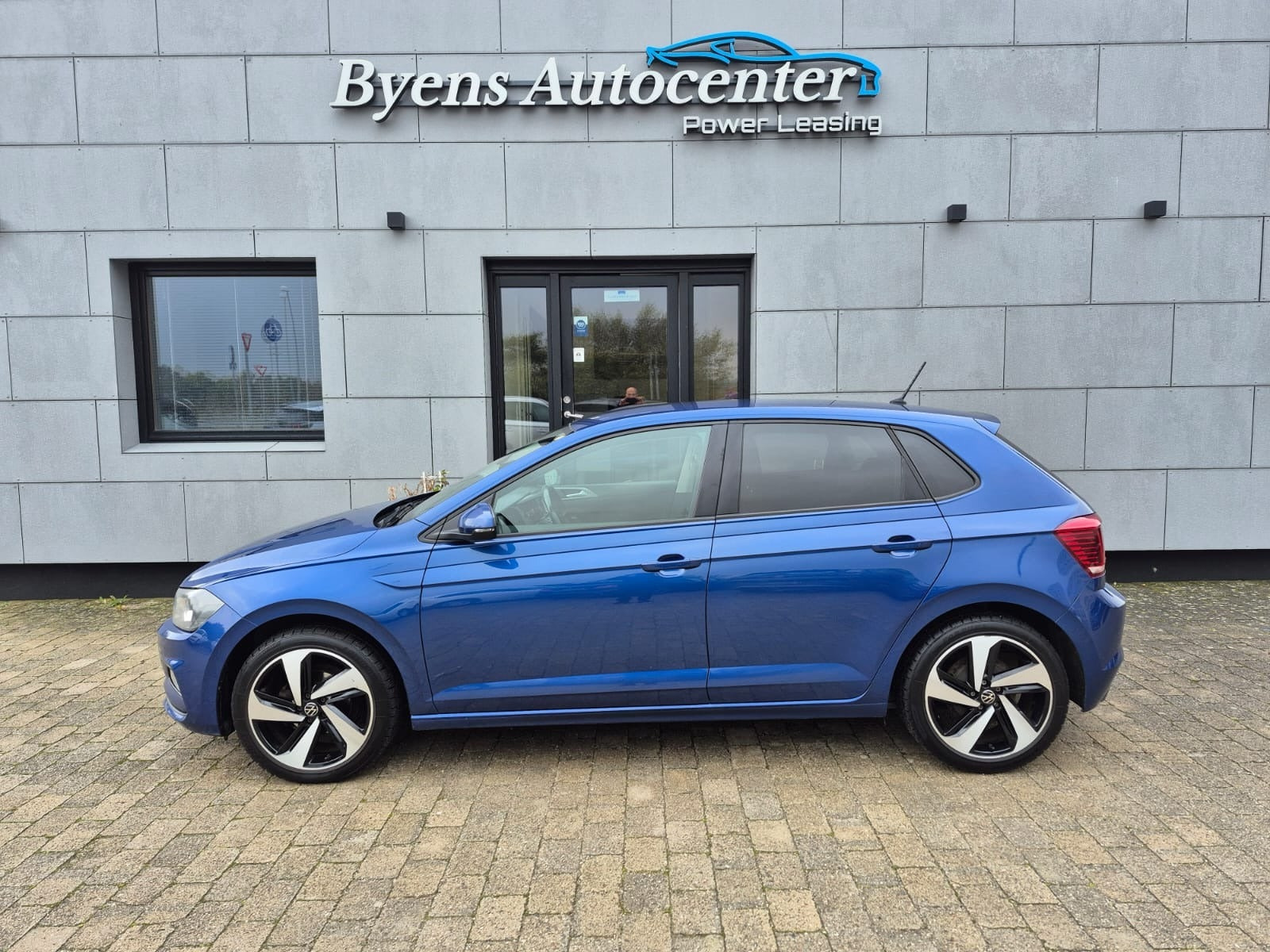 Blå VW Polo fra 2018