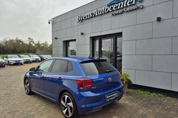 Blå VW Polo fra 2018