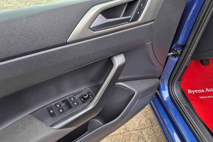 Blå VW Polo fra 2018