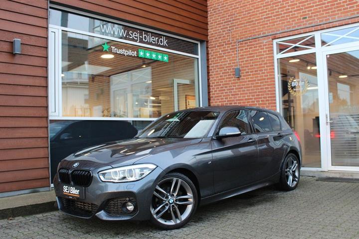 Grå BMW 118i fra 2019