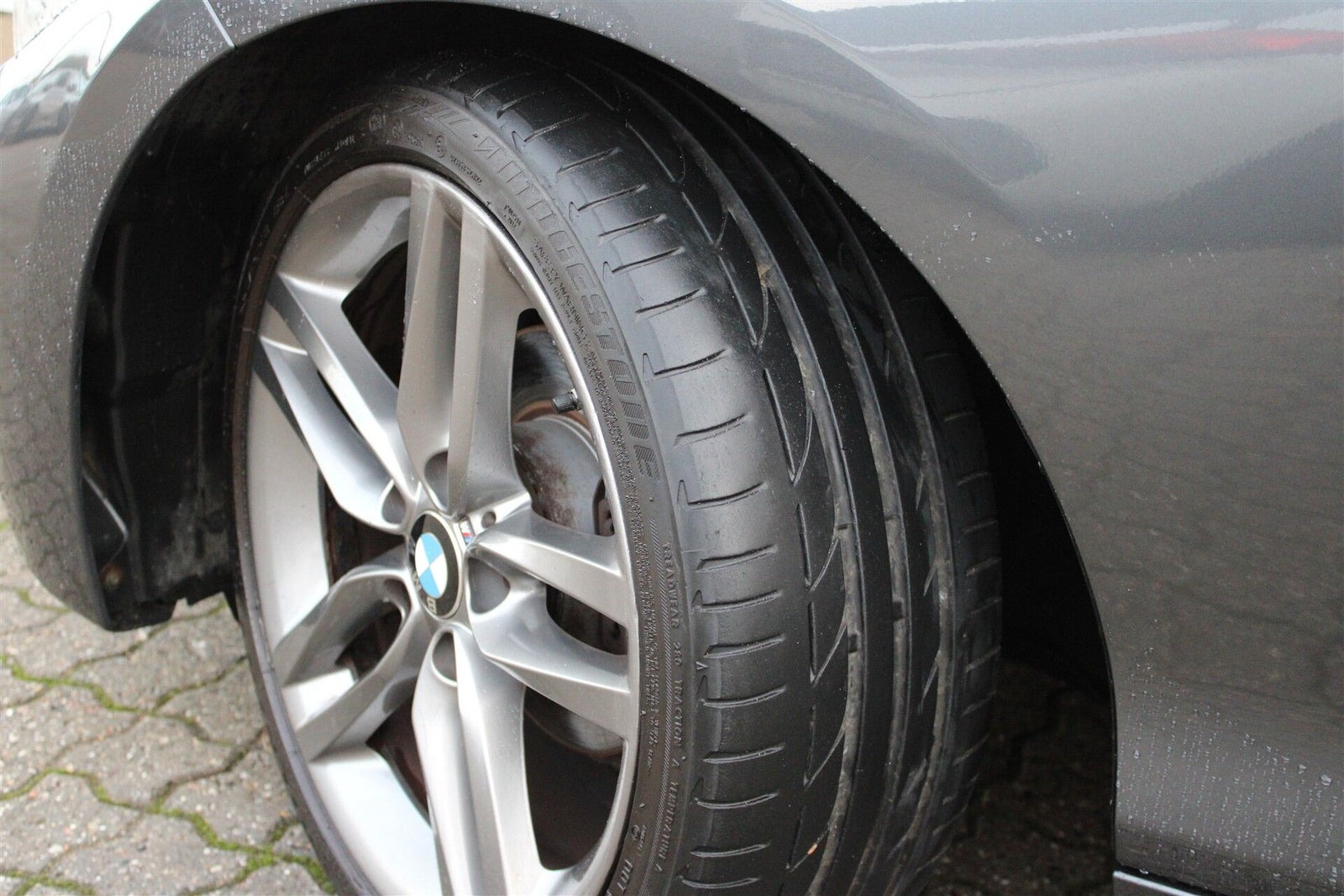 Grå BMW 118i fra 2019