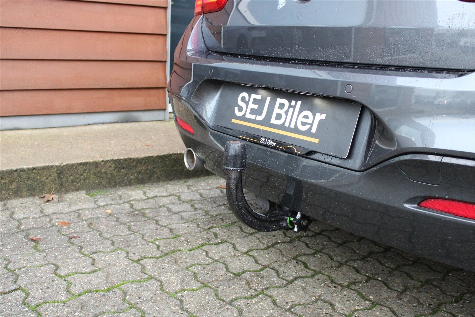 Grå BMW 118i fra 2019