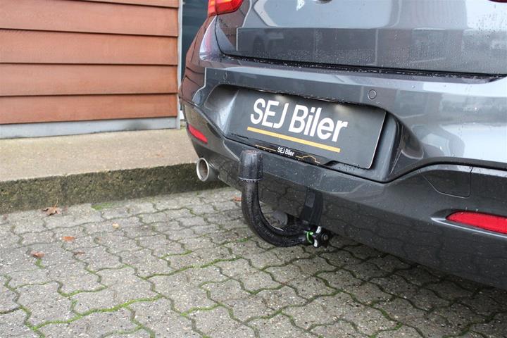 Grå BMW 118i fra 2019