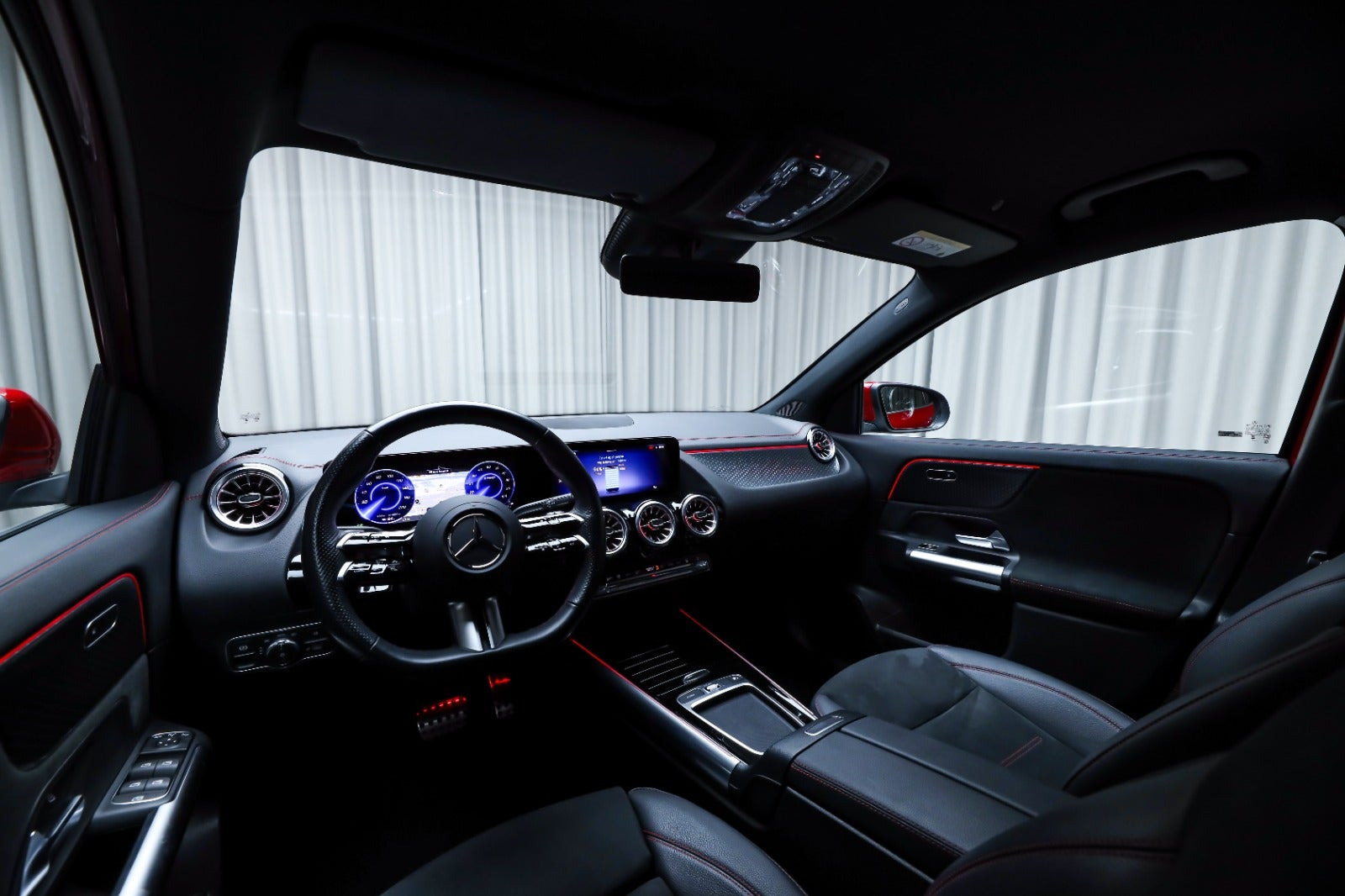 Rød Mercedes EQA250+ fra 2025